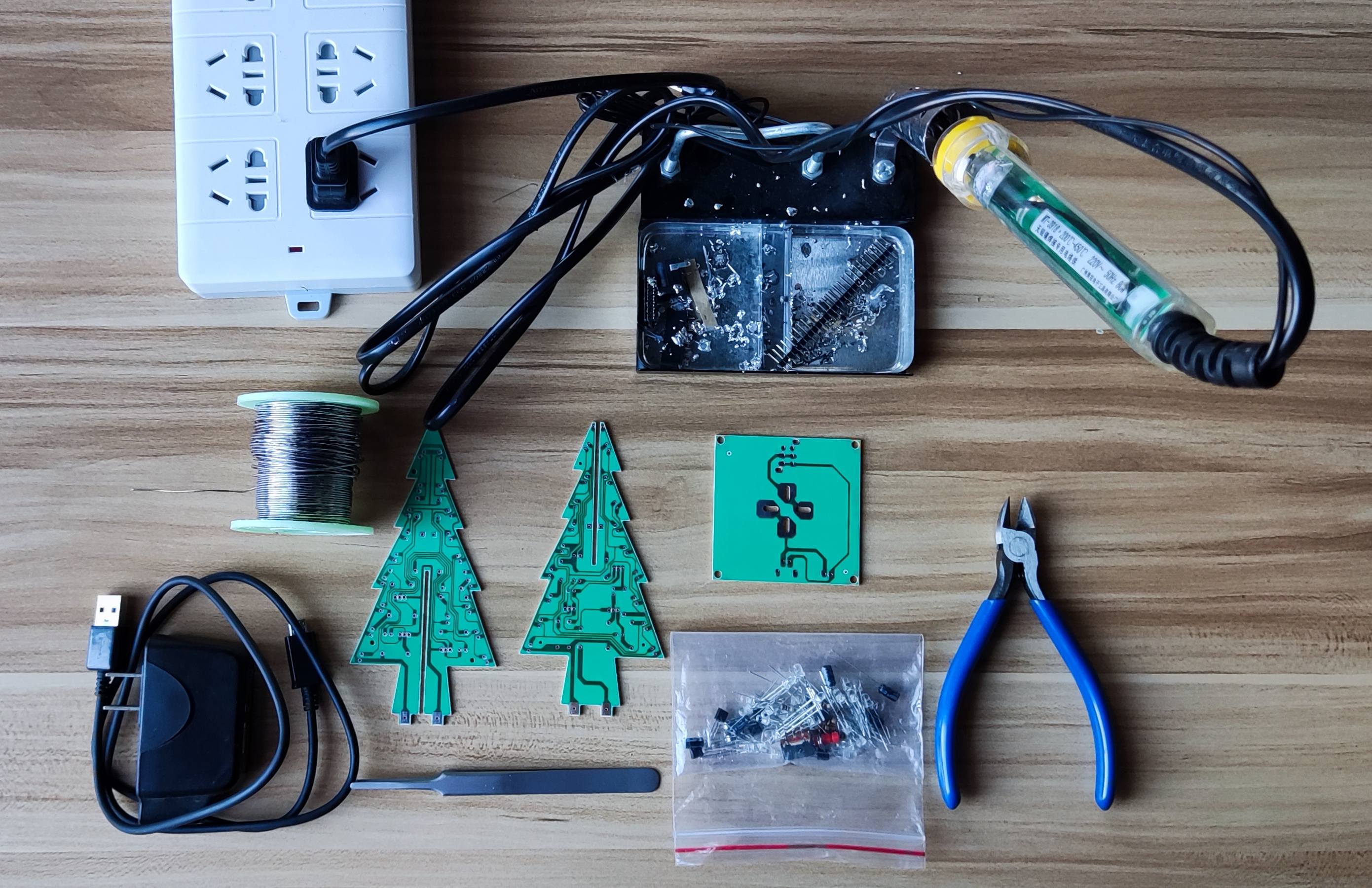 Pure hand-welded colorful Christmas tree - Programmer Sought