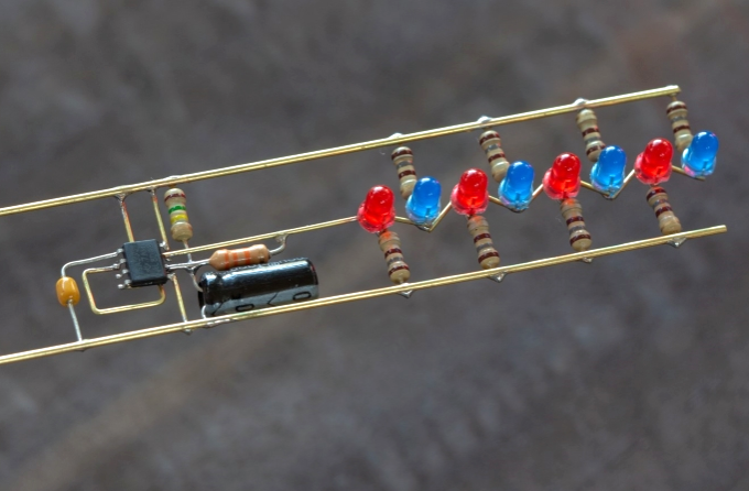 ▲ 图1 由555组成的闪烁电路