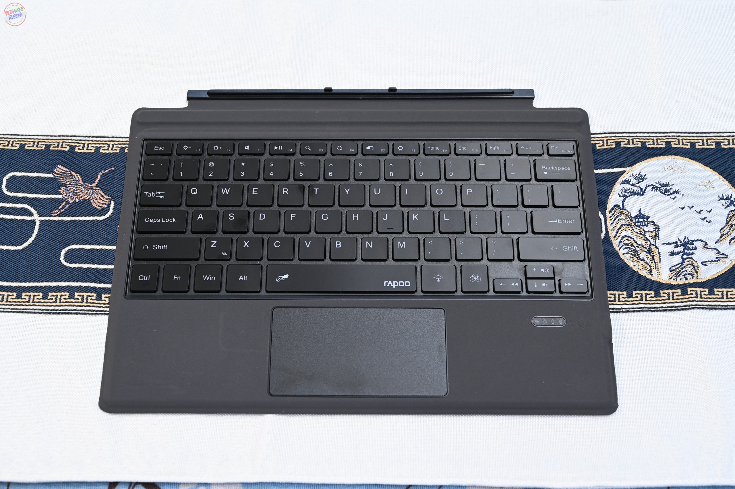 手感顺滑的平板键盘，更好用的Surface Pro伴侣，雷柏XK200S上手