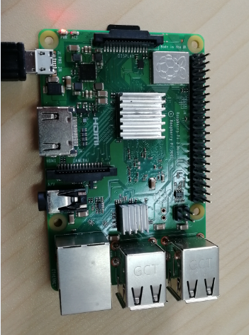 树莓派3B+插入电源后状态灯只有红灯常亮，无法接入屏幕