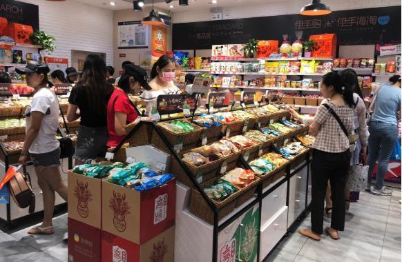 夫妻共同創業，開店高達兩千多家，年營收額36億元