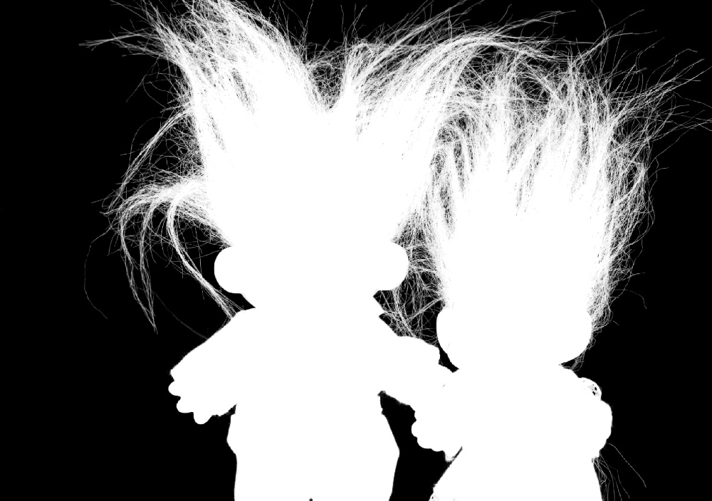 alpha掩模，即为程序中的alpha=cv2.merge((a,a,a))