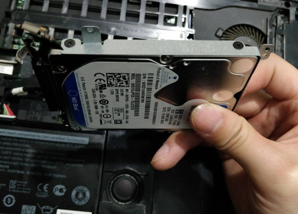 戴尔游匣7559拆机磁盘换固态详解