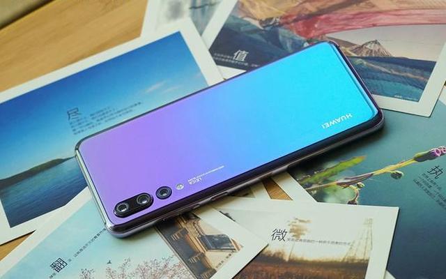 华为p30震撼来袭刘海屏麒麟9803650mah网友直呼年度机皇呀