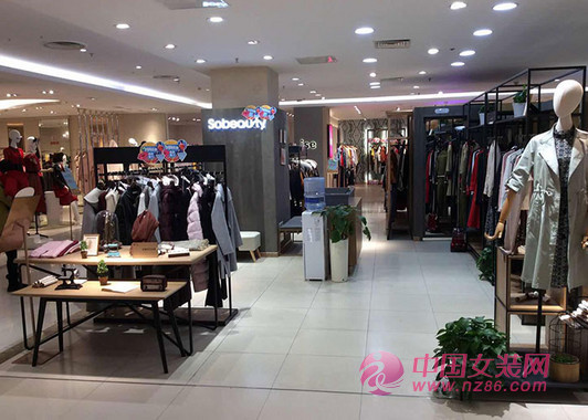 时尚衣服店推荐女生 watermark,type_ZmFuZ3poZW5naGVpdGk,shadow_10,text_aHR0cHM6Ly9ibG9nLmNzZG4ubmV0L2dlZ2V6aW1laXRp,size_16,color_FFFFFF,t_70