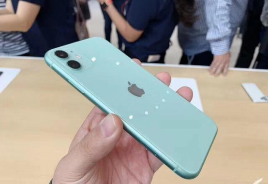 iphonexr和iphone11续航对比 watermark,type_ZmFuZ3poZW5naGVpdGk,shadow_10,text_aHR0cHM6Ly9ibG9nLmNzZG4ubmV0L3doZjc0MQ==,size_16,color_FFFFFF,t_70