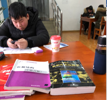 冬天，我在市图书馆自习室复习专业课
