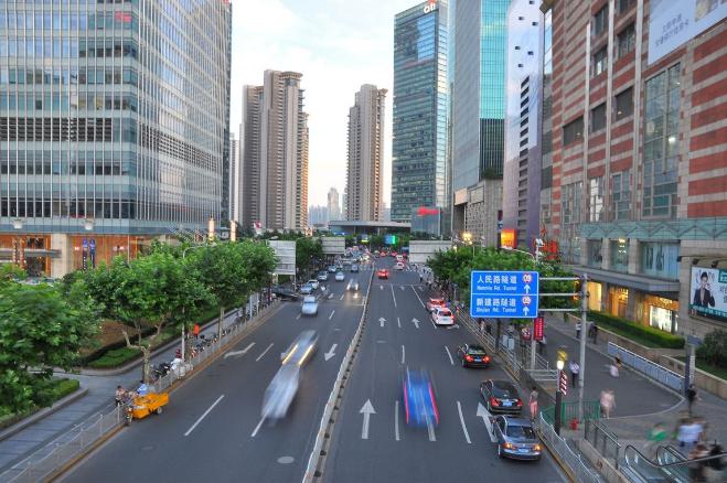 六,vr城市街景的应用vr城市街景系统是利用虚拟现实技术和全景摄影