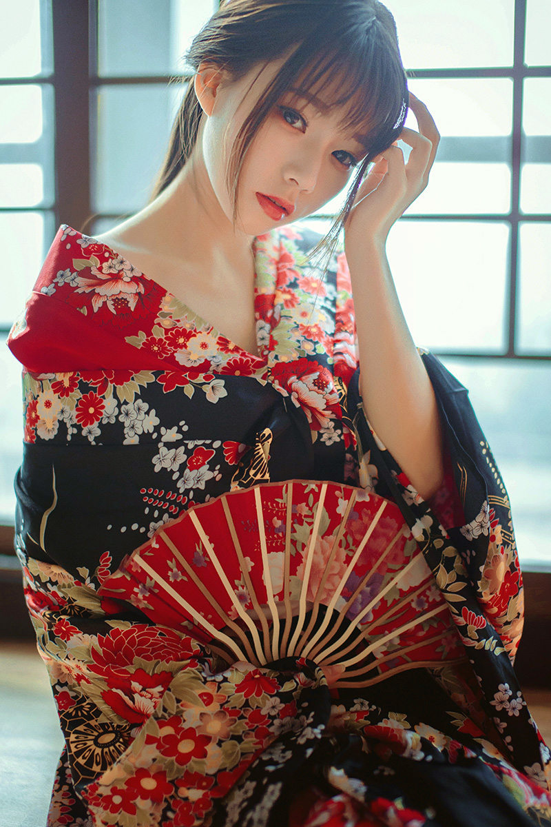 Девушки в кимоно япония