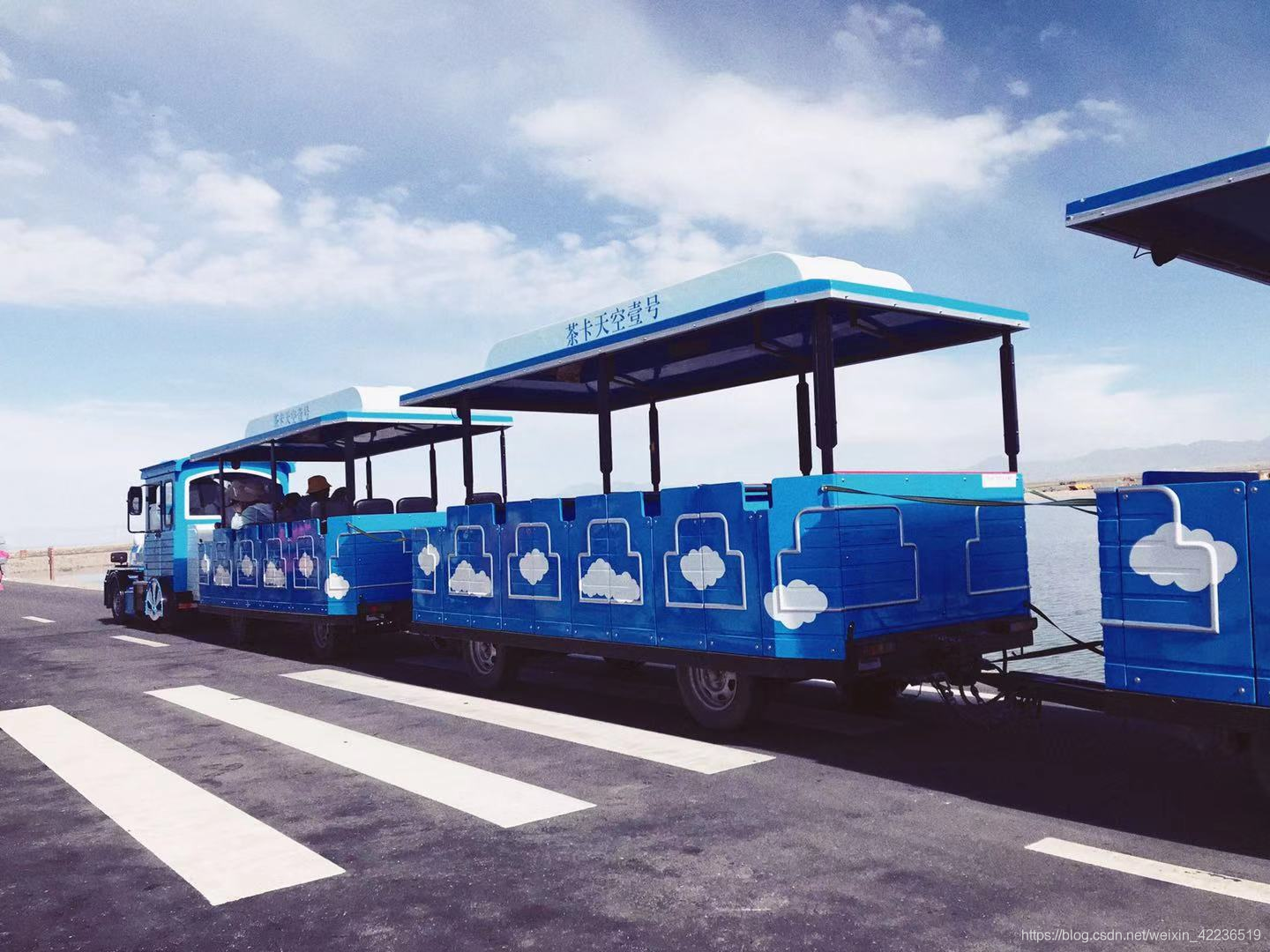 茶卡天空一号景区小火车