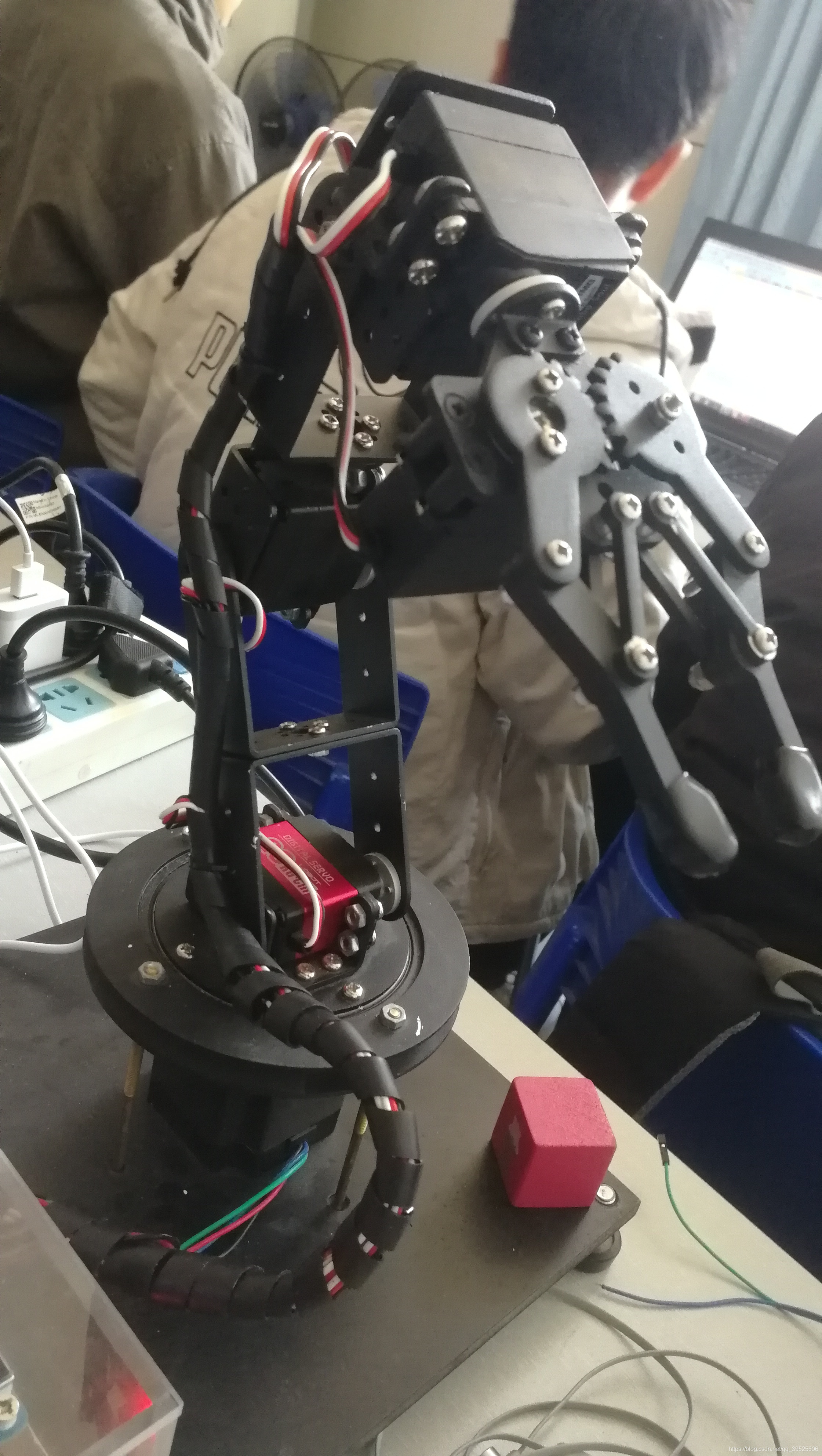 我使用的四轴的机械臂