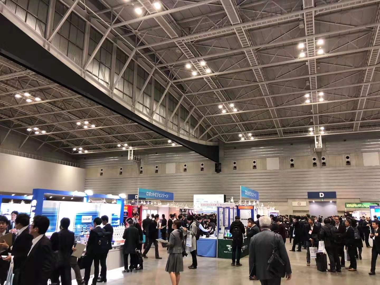 OPT展会现场人山人海