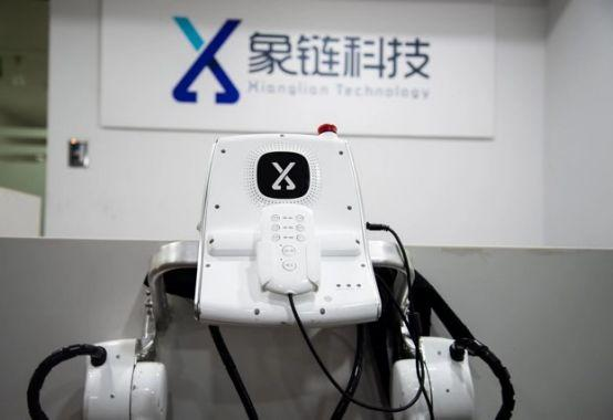 （象链科技利用区块链+AI技术进行加密数据训练的外骨骼机器人 受访者供图）