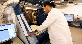 揭秘PCB制作过程！（附动图）