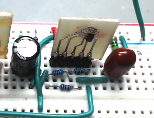 面包板上的实验电路