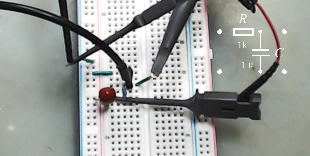 实验面包板上的实验电路