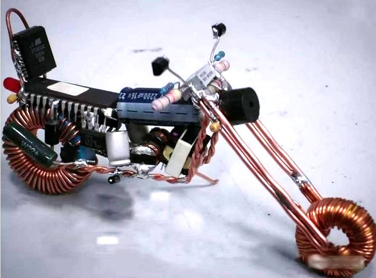 ▲ 摩托车：IC，三极管、电容、电阻、铜丝