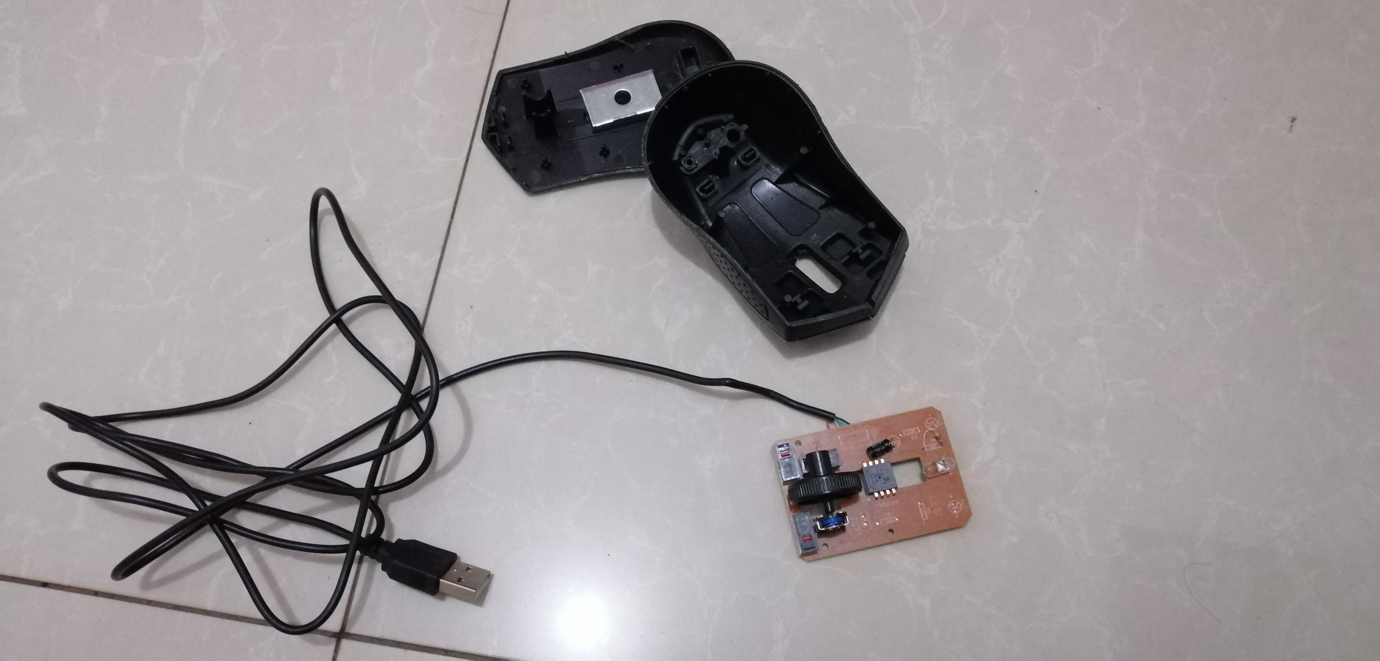 光电鼠标通常由一下部分组成:光学感应器,光学透镜,发光二极管,接口微