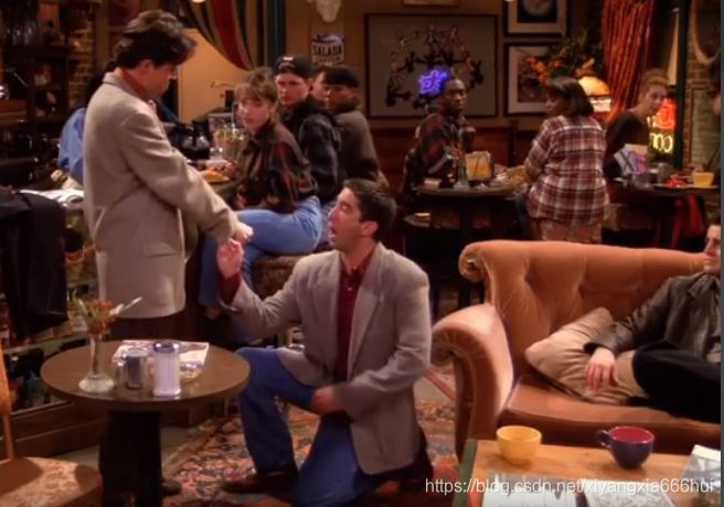 Chandler特别生气因为Ross亲了他妈妈