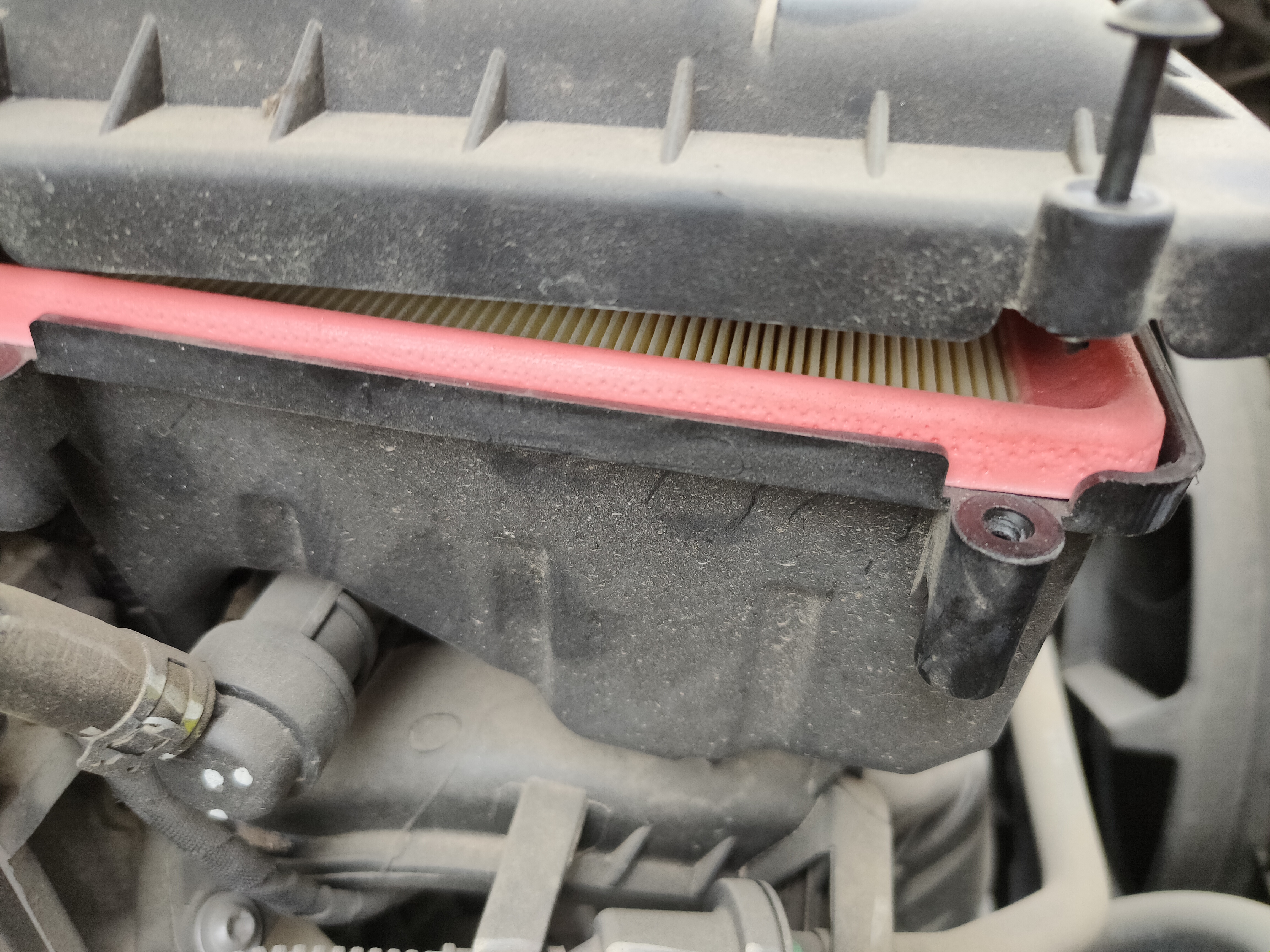 最近家里polo去四儿子店保养,检查说空气滤芯和空调滤芯都需要更换,一