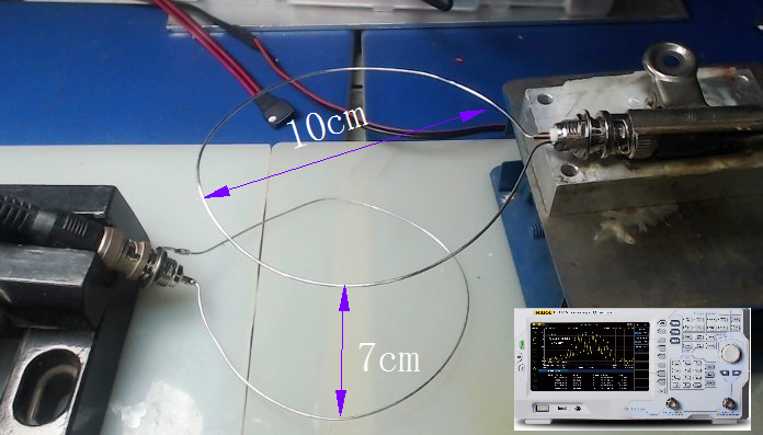 ▲ 使用频谱仪来测量线圈的谐振频率