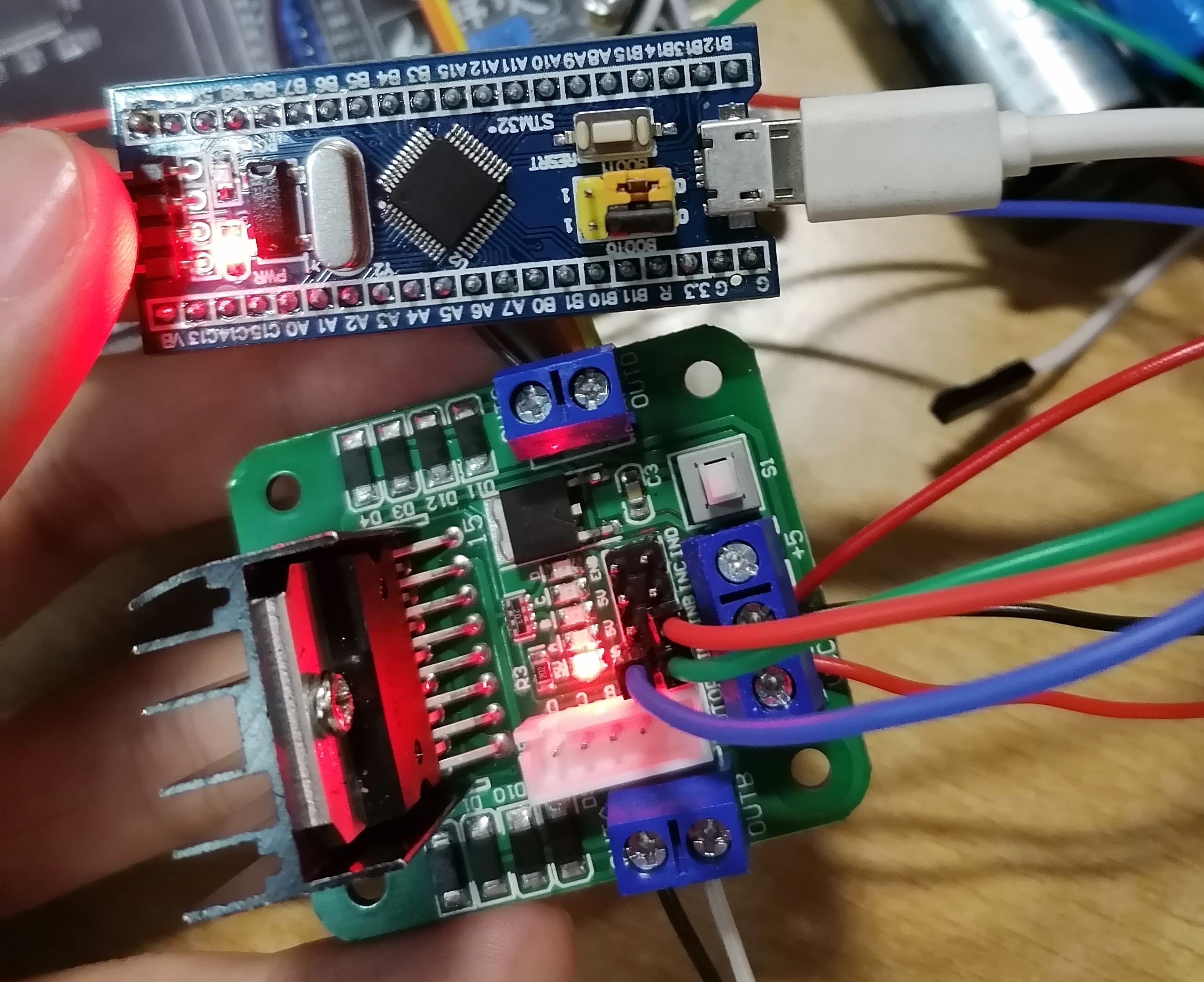 STM32F103C8T6控制电机驱动模块298N驱动电机调速以及正反转嵌入式weixinA13253323604-