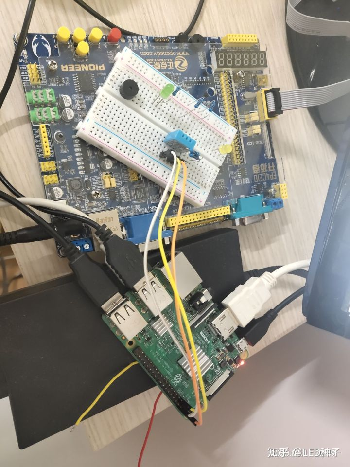 单片机新手学STM32还是学51？whstudio123的博客-