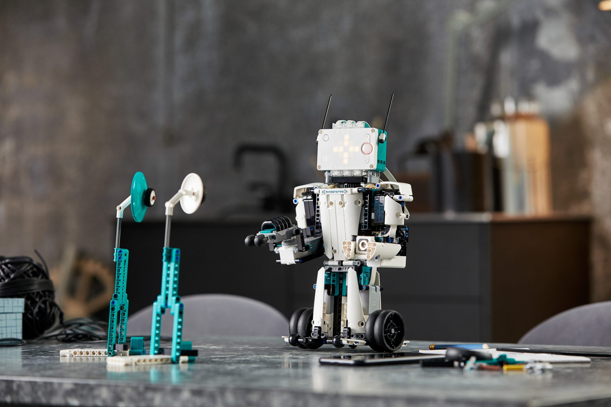 乐高发布Mindstorms EV3 的后继产品即 lego 51515 Robot Inventor-CSDN博客