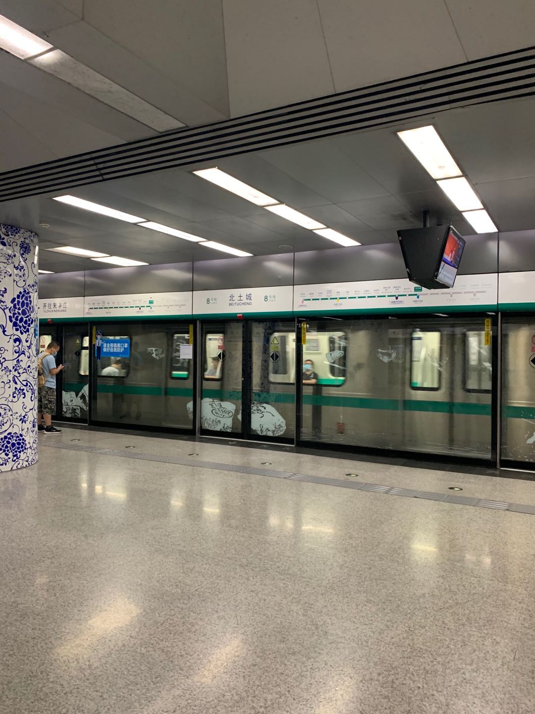 三里屯有优衣库也有程序员猜猜他们在干嘛