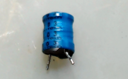 ▲ 一个小型10mH的磁芯电感
