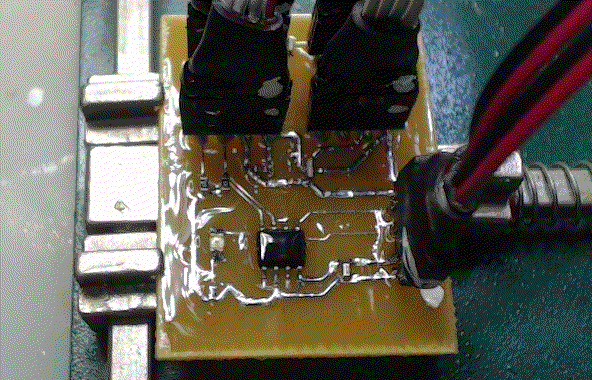 ▲ 上电后实验电路板