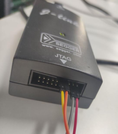 首先要看jlink的引脚图,了解为什么是四线,分别是vcc,gnd,swdio,swclk
