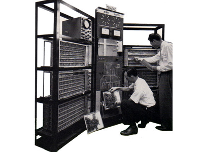 第一台晶体管计算机──TRADIC