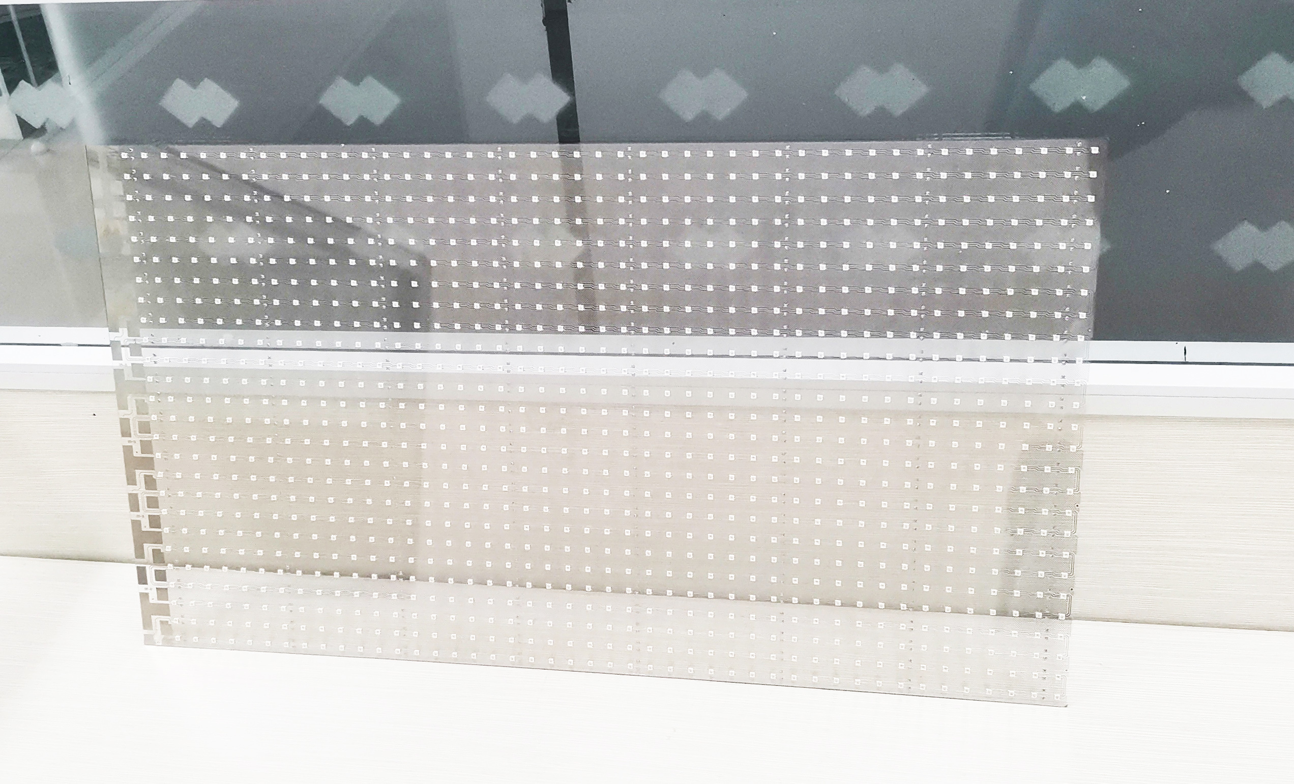 光电玻璃LED透明屏是黑科技？揭秘玻璃LED透明屏原理_隐形屏-CSDN博客