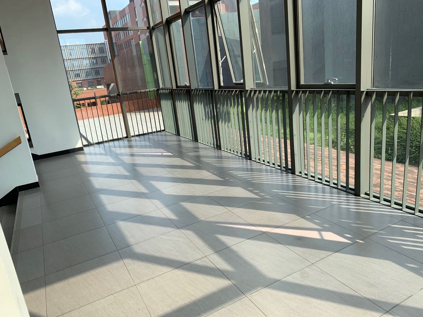 学校的一个楼梯拐角