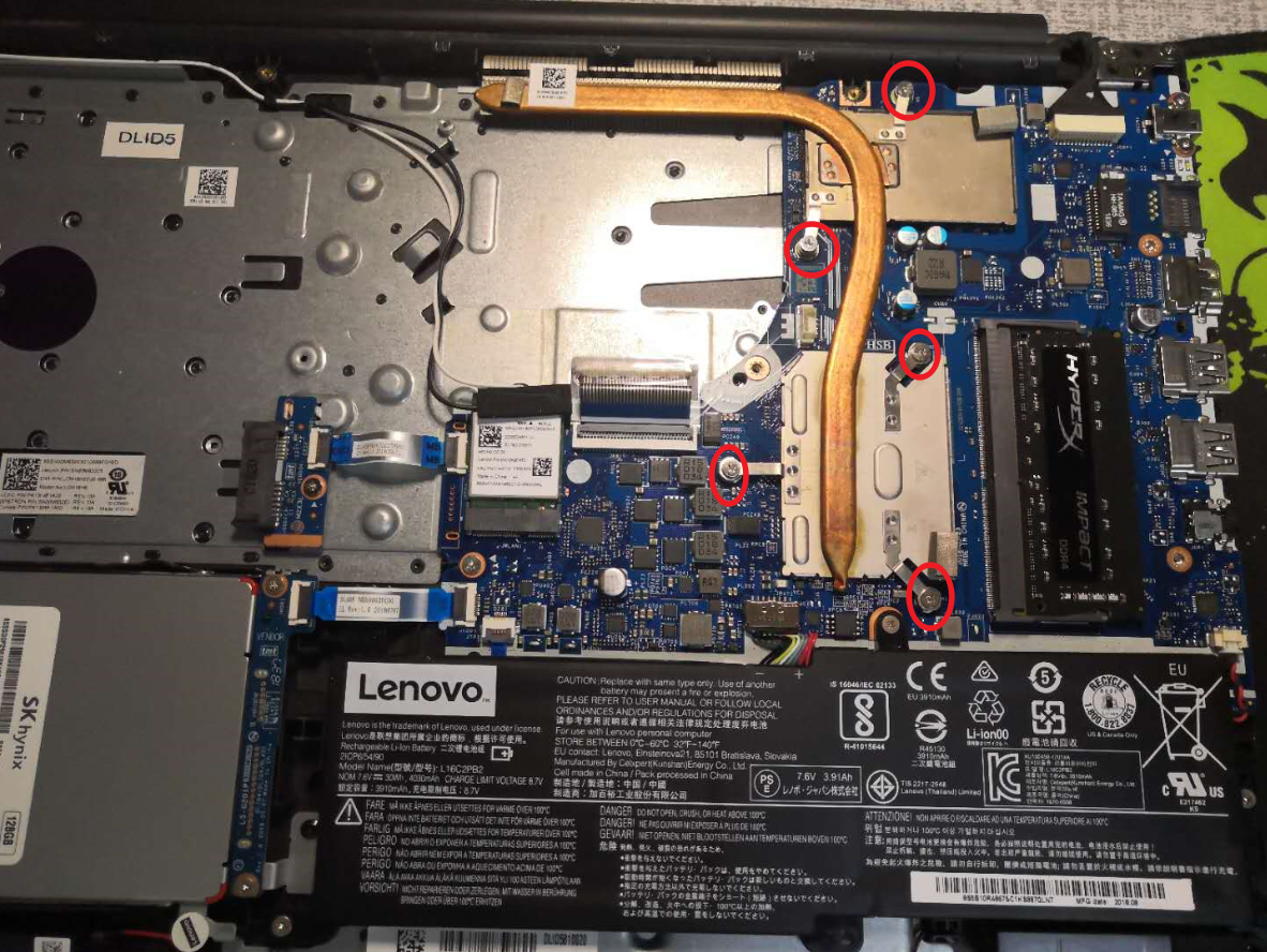 7,拆下盖板后,一定要把原来的硅脂擦干净,显卡,cpu,盖板上的都要擦