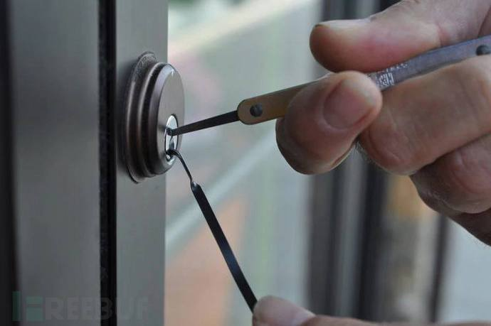 Esiste un campionato legale di "Lock Picking", l'arte di aprire serrature  senza usare la chiave