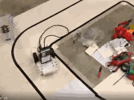 ▲ 车辆在弯道可以成功撰文