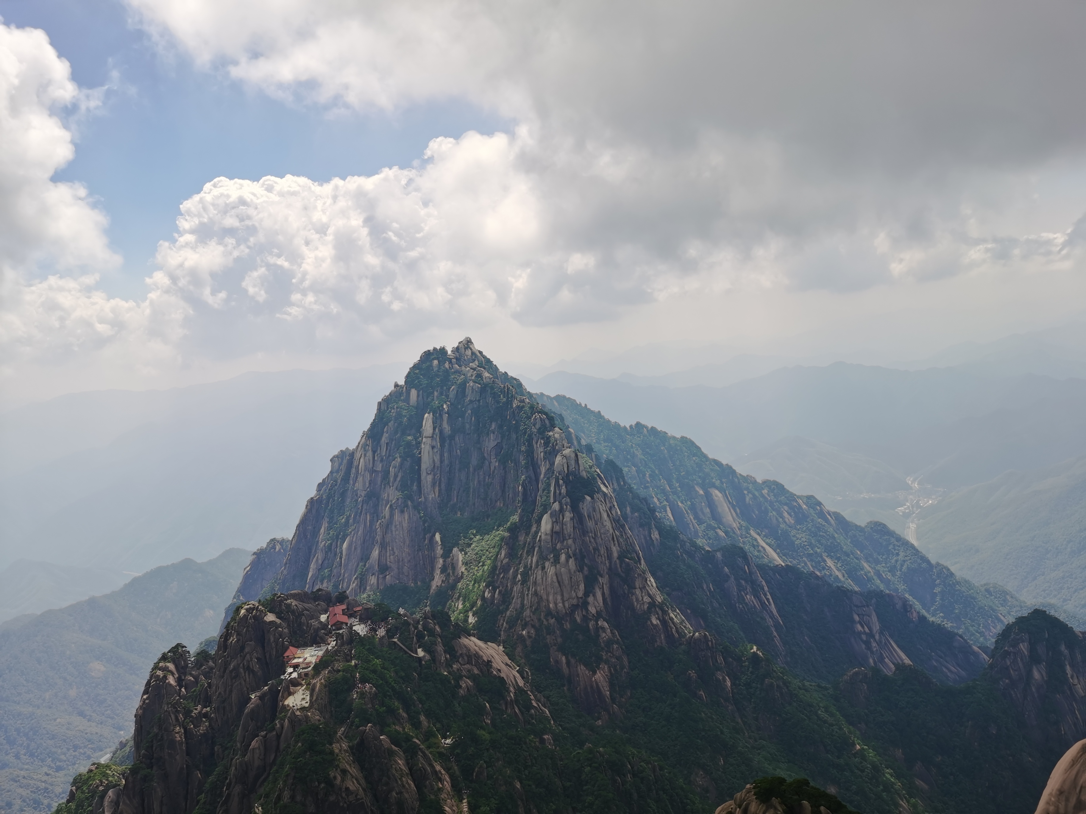 一品黄山天高云淡