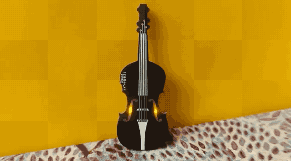 ▲ 闪烁着迷人光芒的小提琴