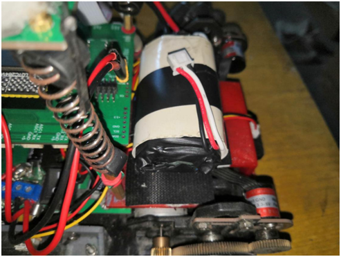 ▲ 图2.1.5 电池的安装