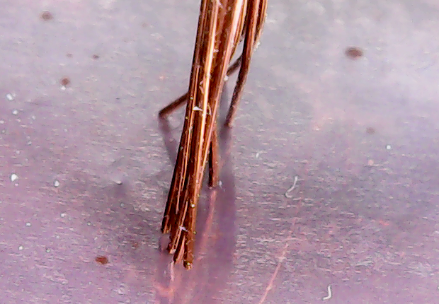 ▲ 铜丝与氧化铜表面接触