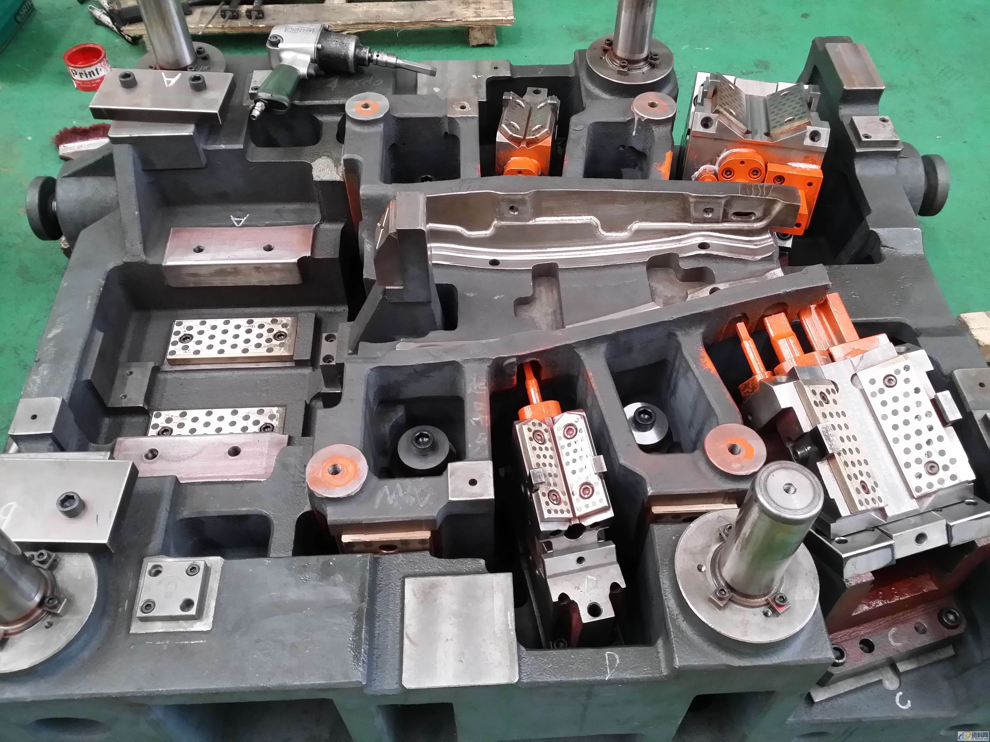 汽车模具针对斜碶机构设计的思路分析