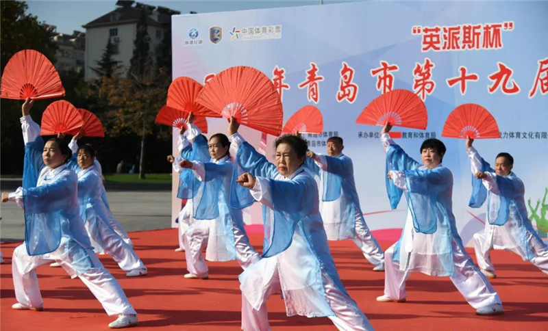 據瞭解,太極功夫扇吸取中華傳統武術精華,把太極拳的動作和不同風格的