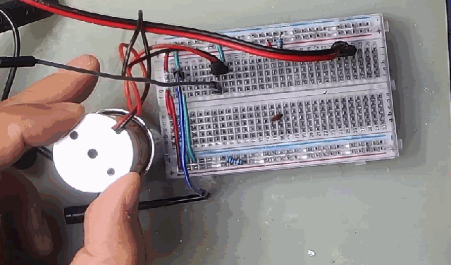 ▲ 音频电机上下运动