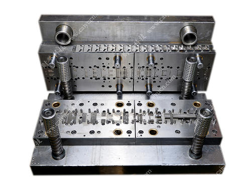 原因:板料在工作台上及转塔内的支撑有问题3,采用软表面的卸料板2