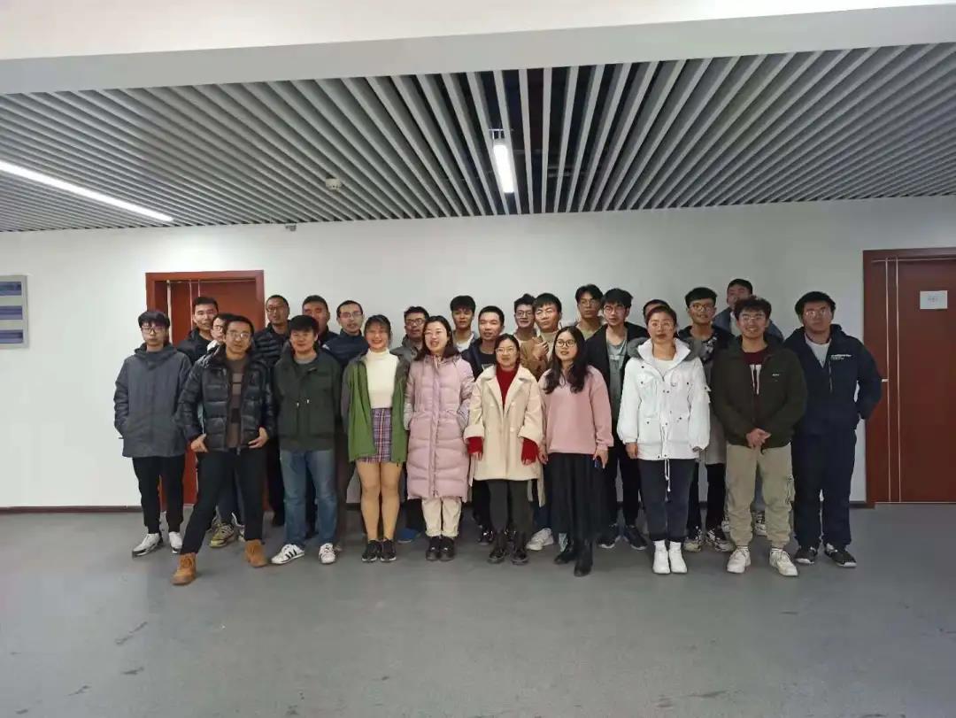 图为湖大训练营学员和教学团队的合照