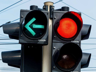 控制通过激光器的电流,来发出不同强度的光;这就像十字路口的红绿灯