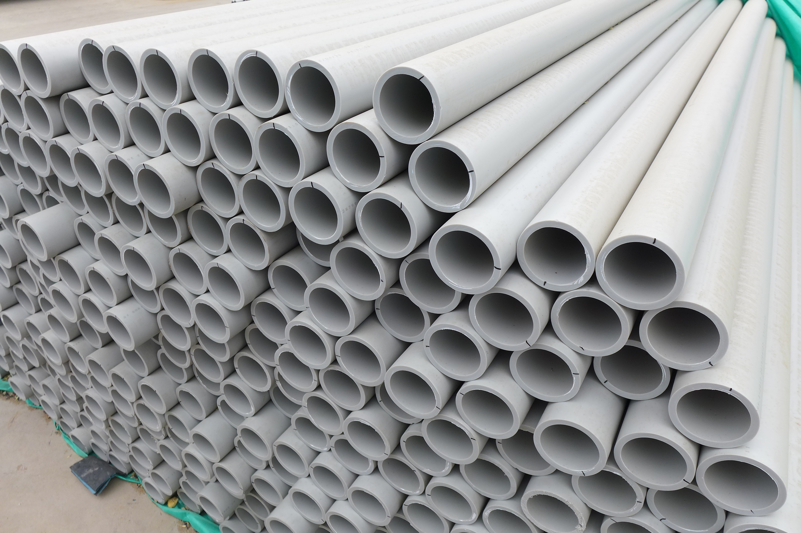 pert ii型管材是以己烯和辛烯共聚制成的特殊的线型高密度乙烯,己烯