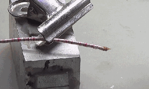 ▲ 对纱包线进行上锡